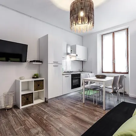 Stayeasy Fara12 - Station & Downtown Walking Distance ميلان