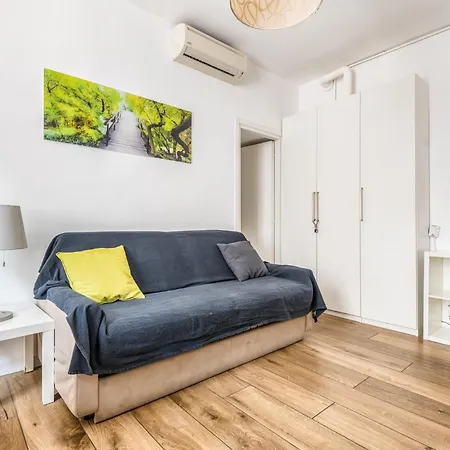 Stayeasy Fara12 - Station & Downtown Walking Distance *