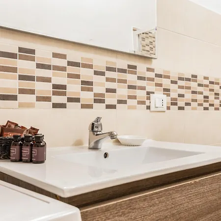 Stayeasy Fara12 - Station & Downtown Walking Distance Milaan