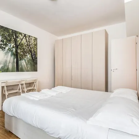 Stayeasy Fara12 - Station & Downtown Walking Distance Appartement Milaan