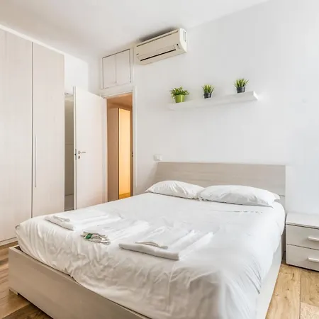Stayeasy Fara12 - Station & Downtown Walking Distance Appartement