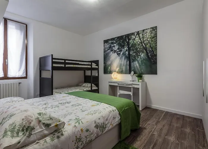 Stayeasy Fara12 - Station & Downtown Walking Distance Apartment