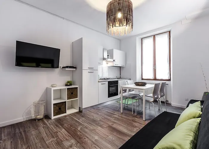 Stayeasy Fara12 - Station & Downtown Walking Distance Mailand